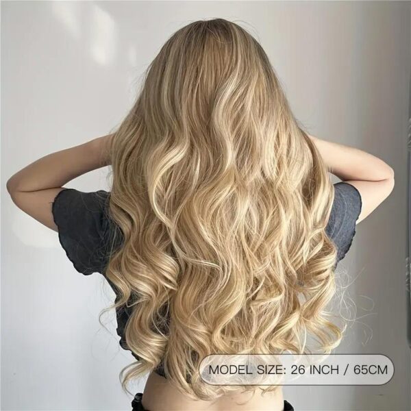 ⁦26 Inch Long Ash Blonde Wig With Bangs Natural Wavy Hair - Perfect For Daily Wear And Middle Part Style⁩ - الصورة ⁦3⁩