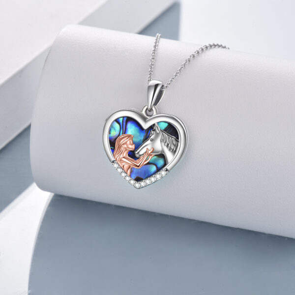 ⁦Horse Heart with Girls Pendant Necklace Gifts for Her⁩ - الصورة ⁦2⁩